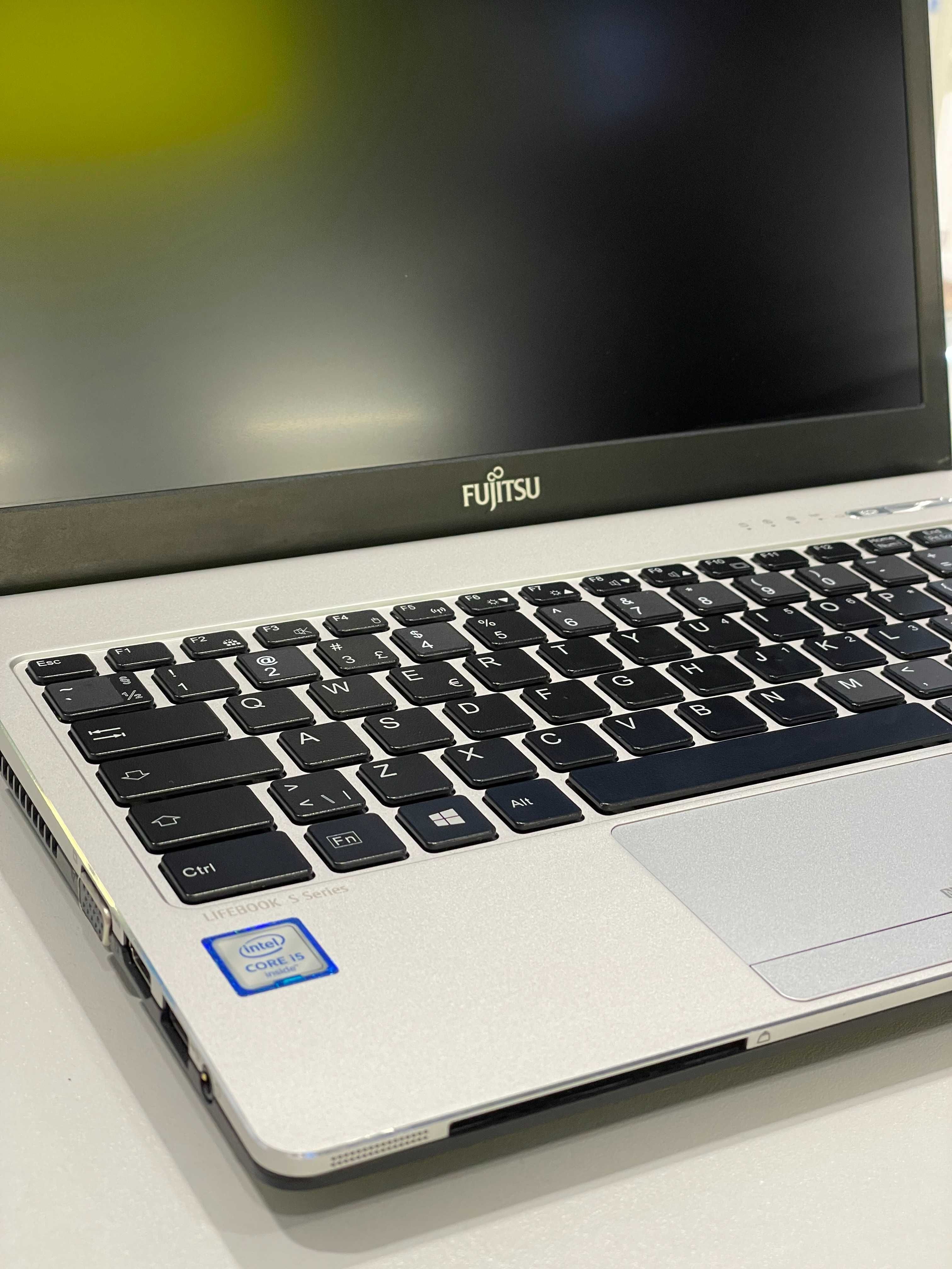 Laptop Fujitsu LifeBook s936 Intel i5 6th. 256/8GB Ram! 12mcy gwar.