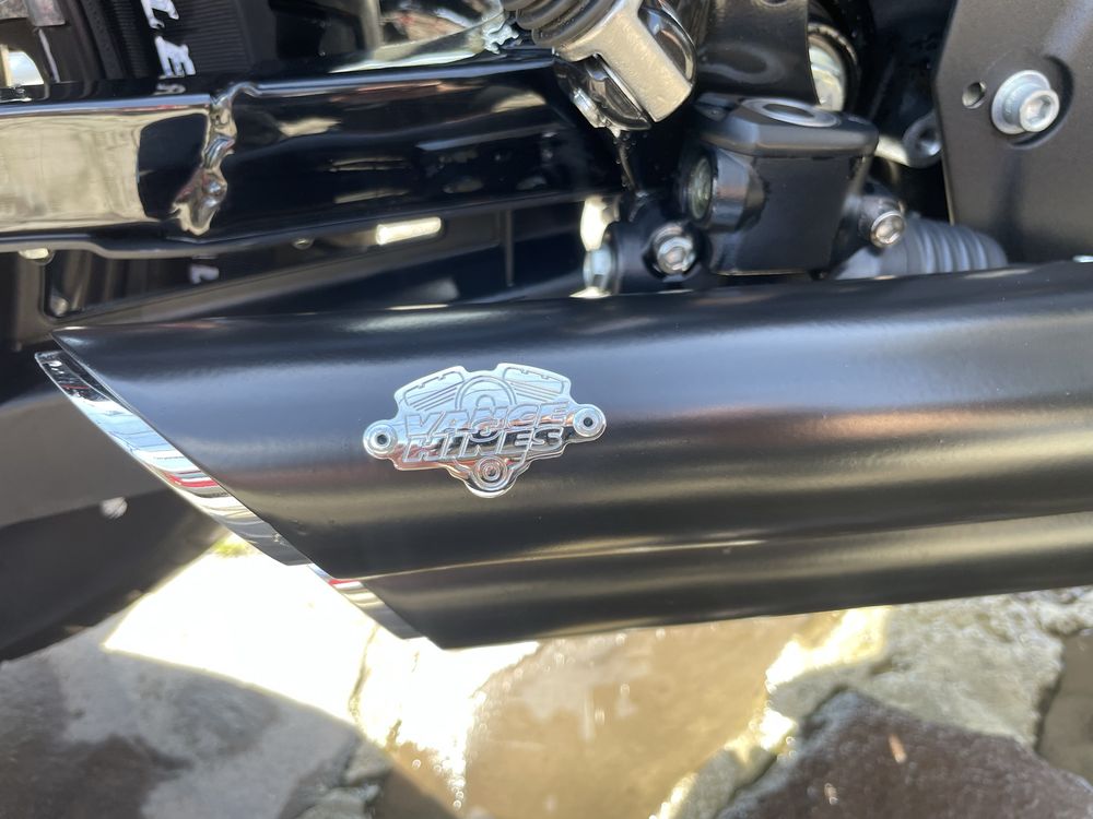 Harley Davidson Sportster Iron 883 Vance & Hines