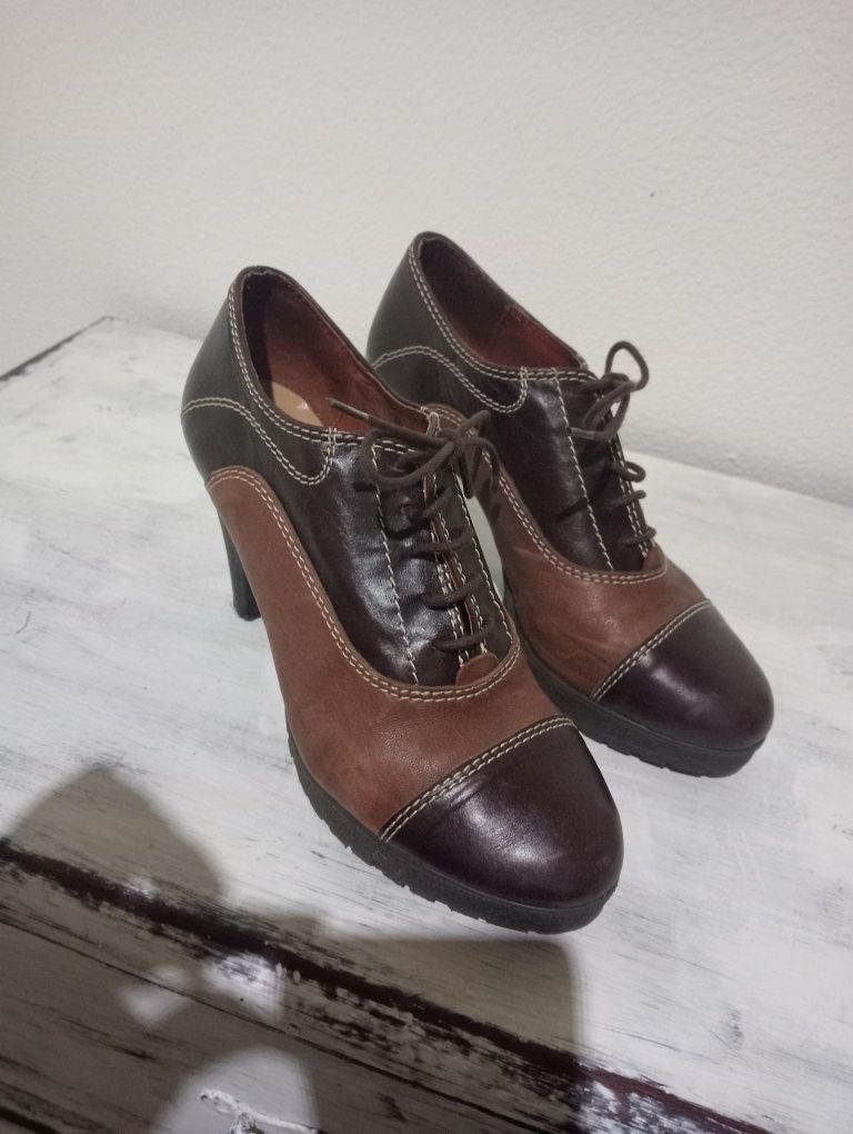 Sapatos em pele vintage