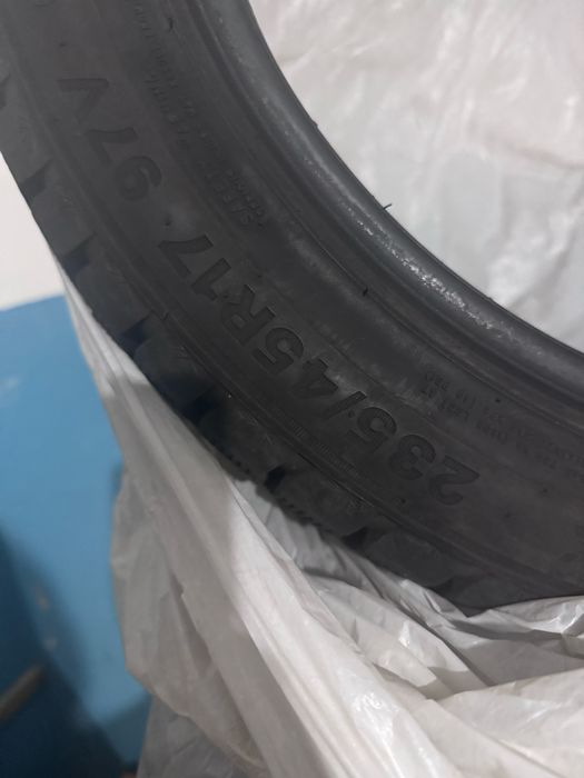 Шини зимові R17