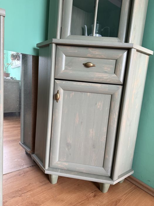 Szafka narozna z witryna “Retro” BRW black red white