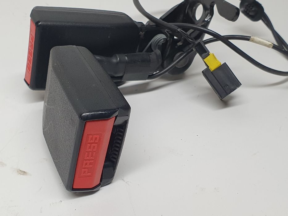 Encaixe de cinto trás esquerdo PEUGEOT 207 (WA_, WC_)