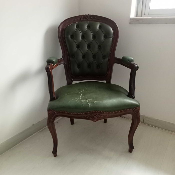 2 sofás de pele antigos