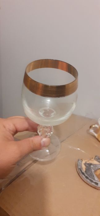 Duży pozłacany kieliszek