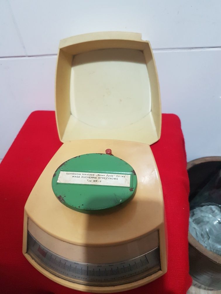 Stara waga z PRL,kuchenna-2 kg sprawna,polska