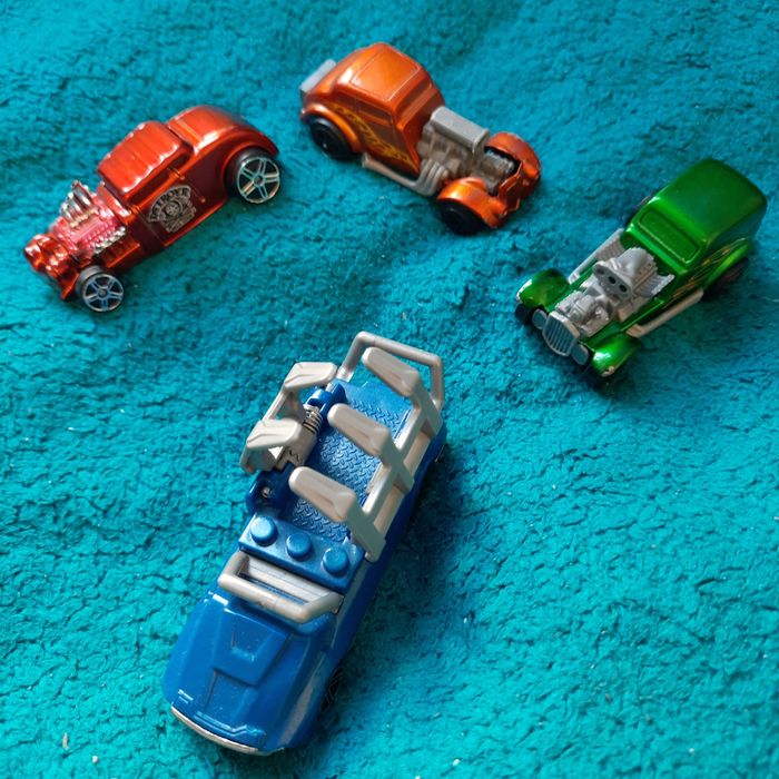 Машинки металлические