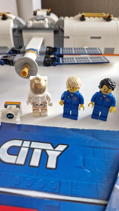 Конструктор 6+ LEGO City 60227 Космічна станція на Місяці