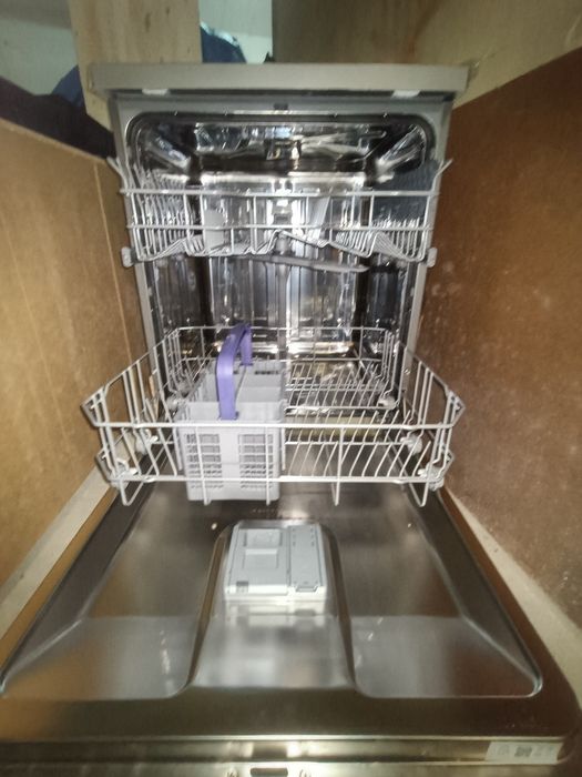 Máquina de lavar loiça usada poucas vezes