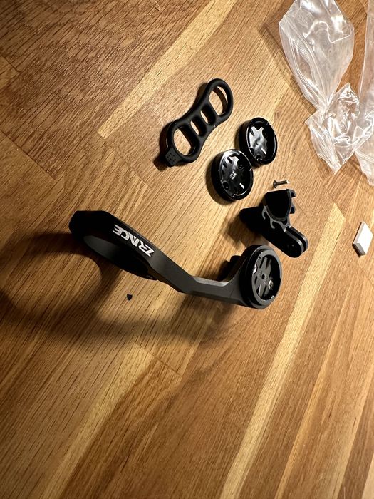 Uchwyt na komputer rowerowy, kamerę oraz telefon - solidny i ładny