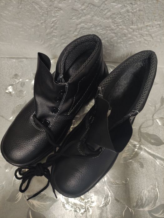 Продам робоче взуття