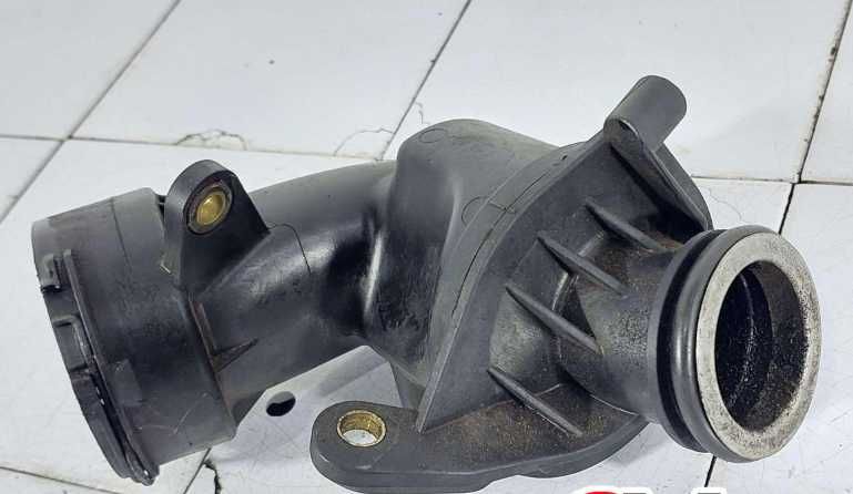 Патрубок турбины пластик OM613 W210 W220 3.2 cdi