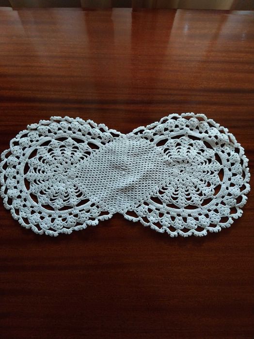 Naperon de renda vintage, em forma de infinito