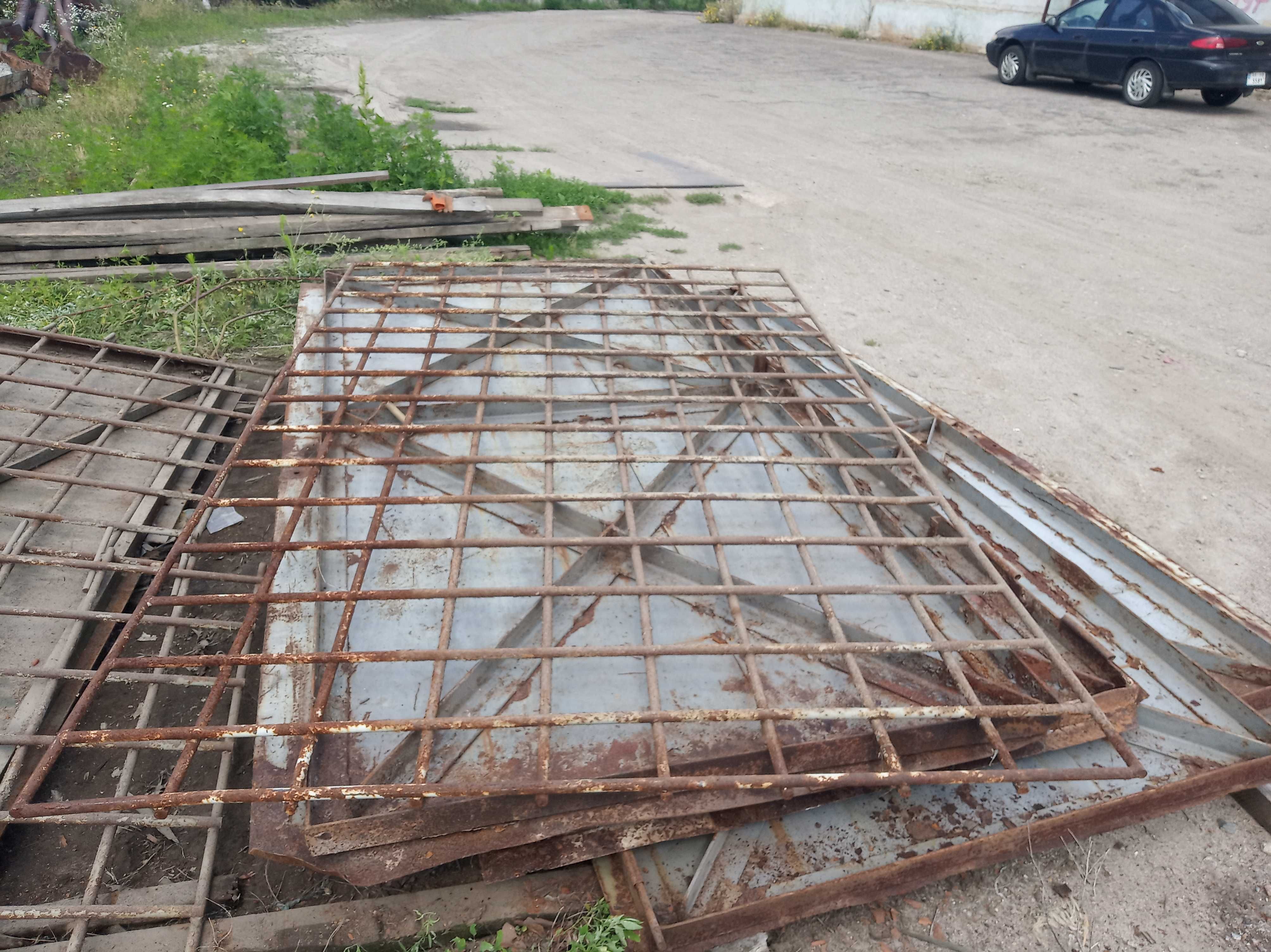 Мощная решетка 1,8*1,4м. и 3,0*1,85м; пруток круг 20мм