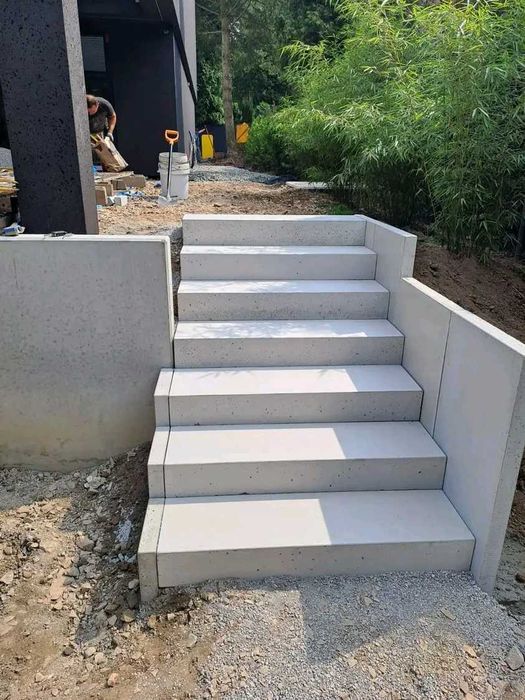 Stopnie blokowe (schody betonowe) z betonu architektonicznego
