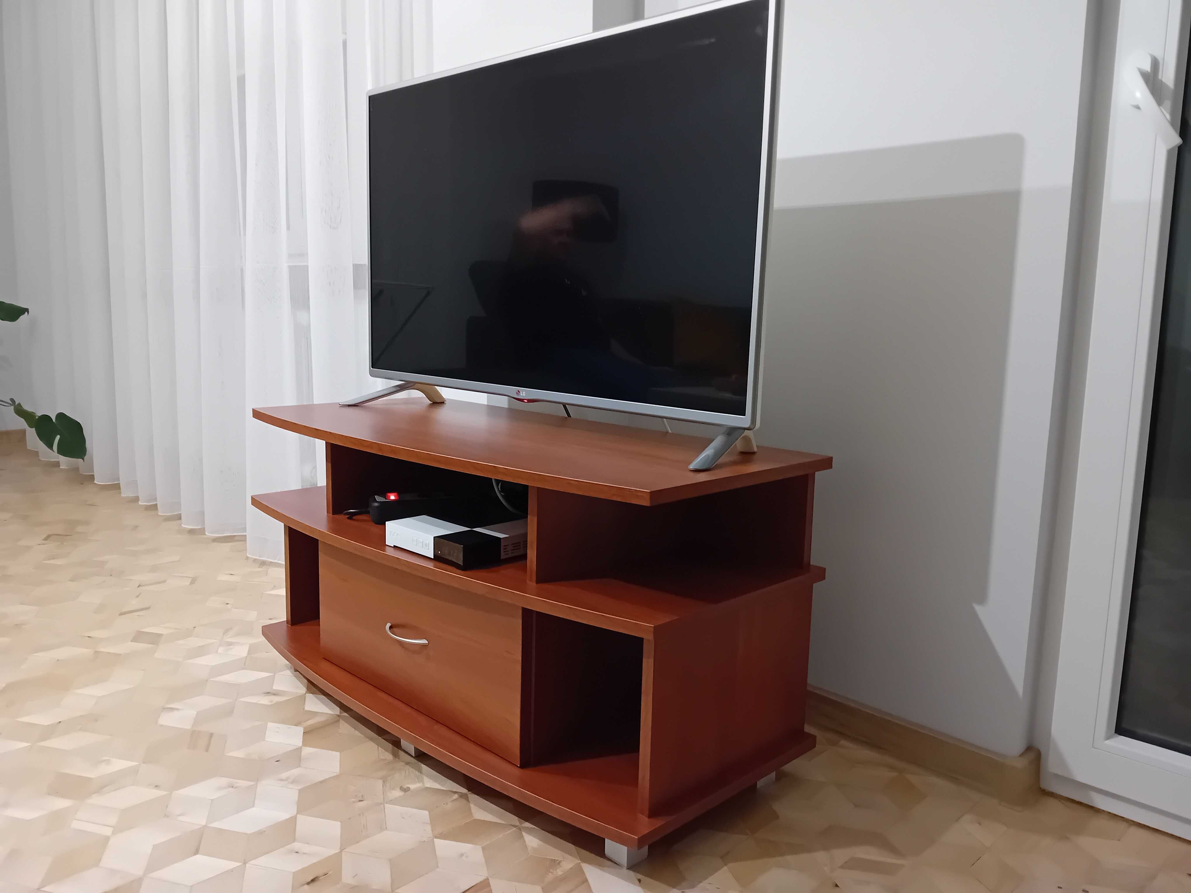 Stolik pod telewizor