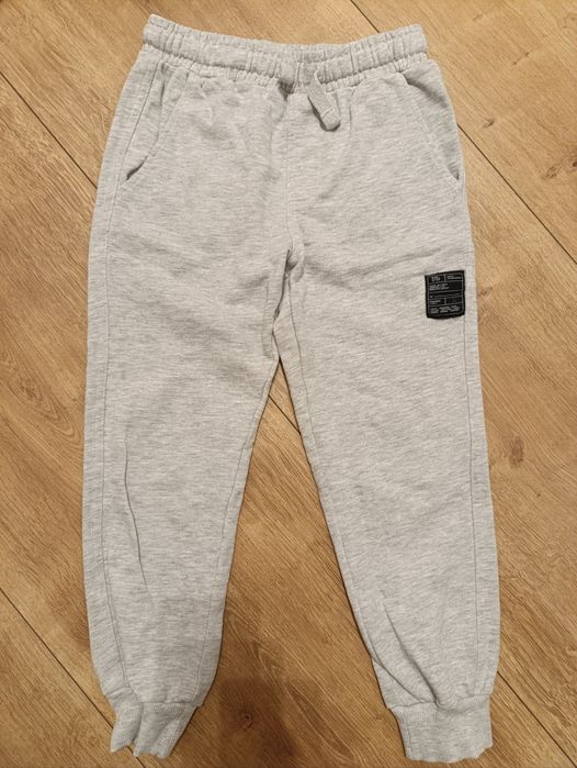 Spodnie dresowe Reserved.