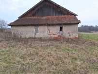 Sprzedam stodoło oborę poniemiecką z czerwoną dachówką.