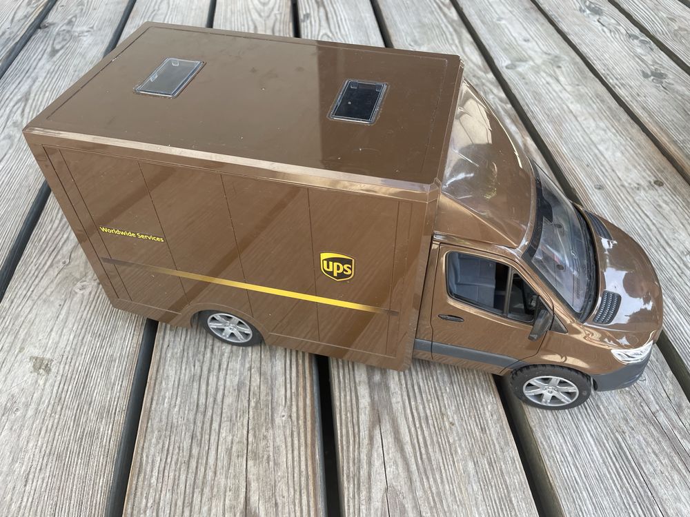 Bruder Mercedes UPS uszkodzony