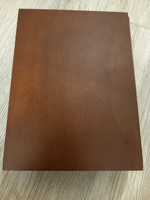 Album na zdjęcia w formie drewnianej księgi skrzynki