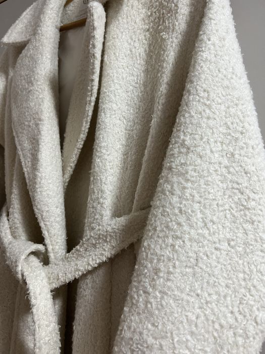 Пальто жіноче в молочному кольорі