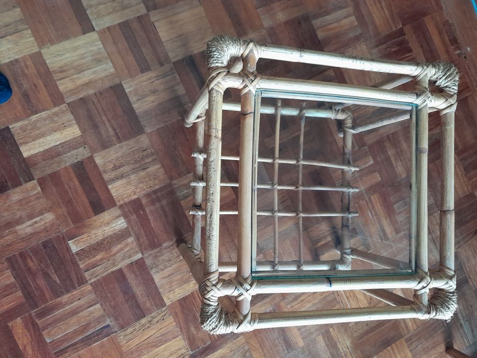 Mesa de apoio em bambu