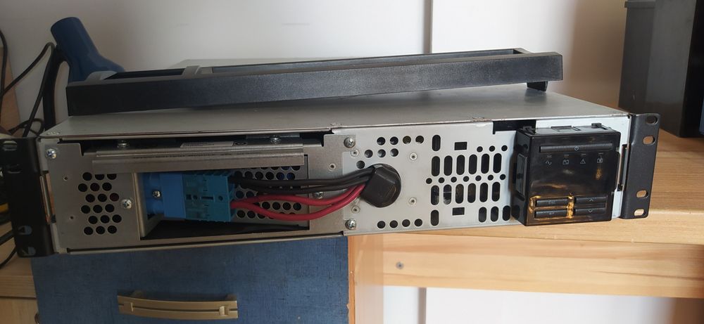 Sprawny Apc Smart-UPS 2200