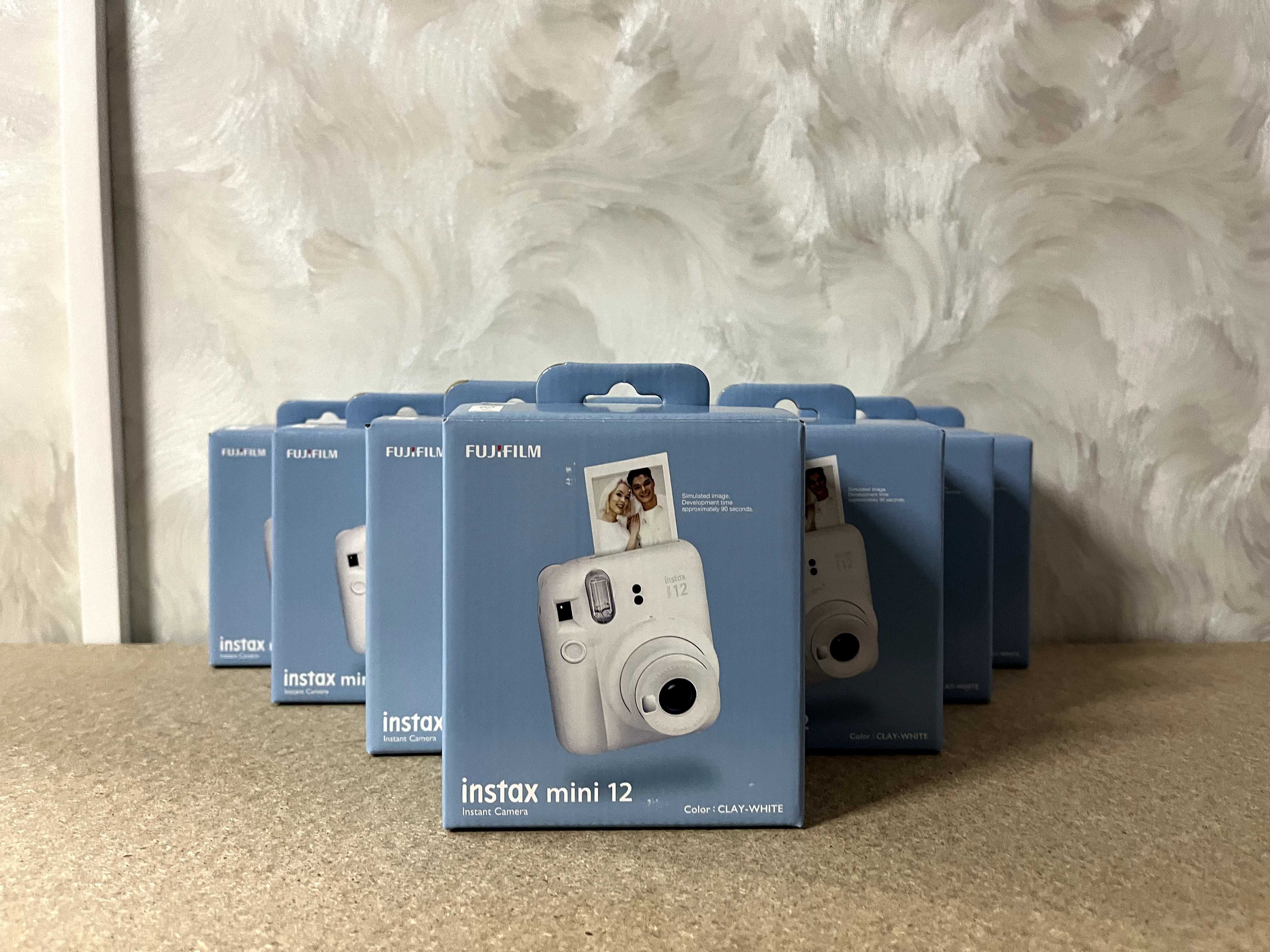 Фотокамера миттєвого друку Fujifilm Instax Mini 12 Clay White, Нові!