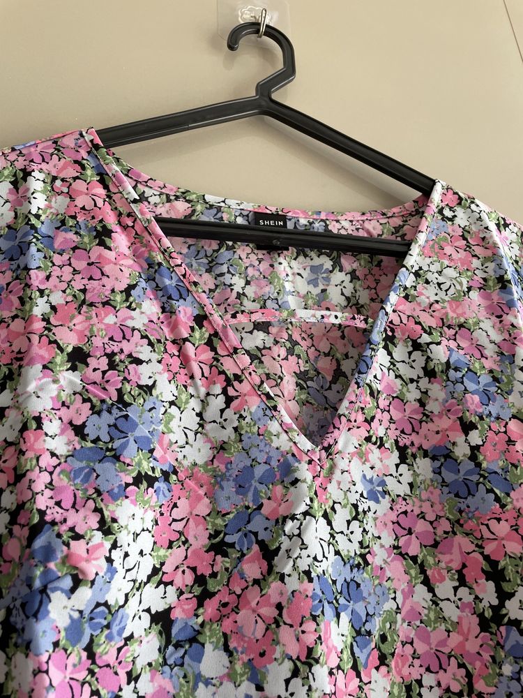 Blusa com flores Shein