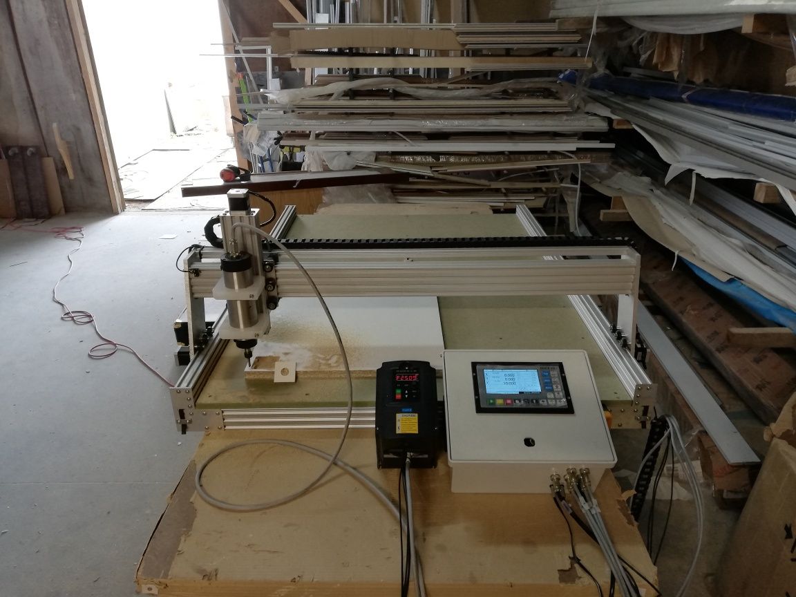 Cnc standalone área útil de 800x1300mm com spindle de 1500w