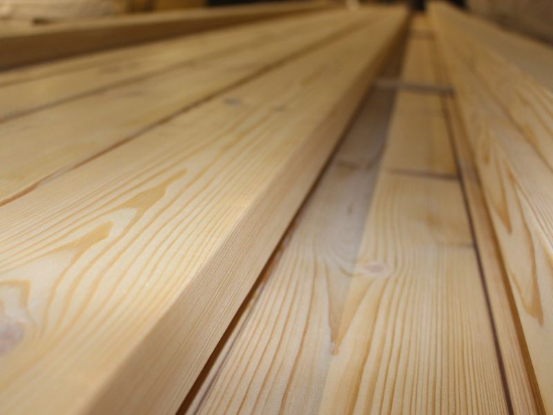 Drewno konstrukcyjne 45x70mm, świerk skandynawski suszony i strugany..