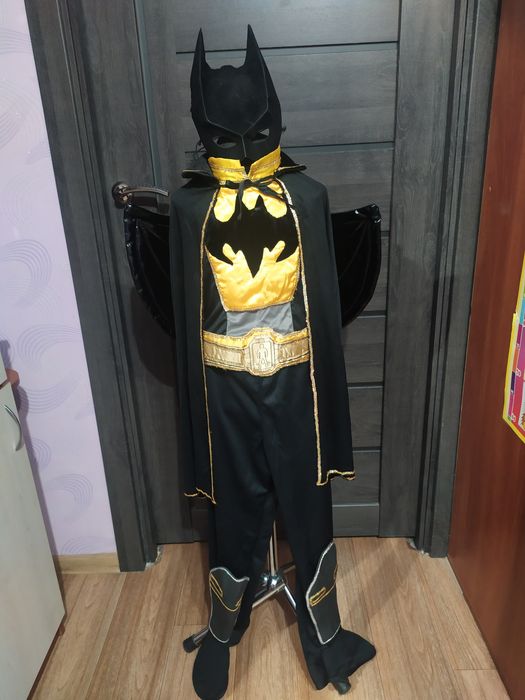 Платья и костюмы для праздников