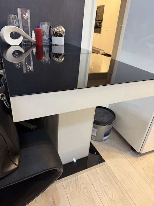 Oddam rozkładany stół