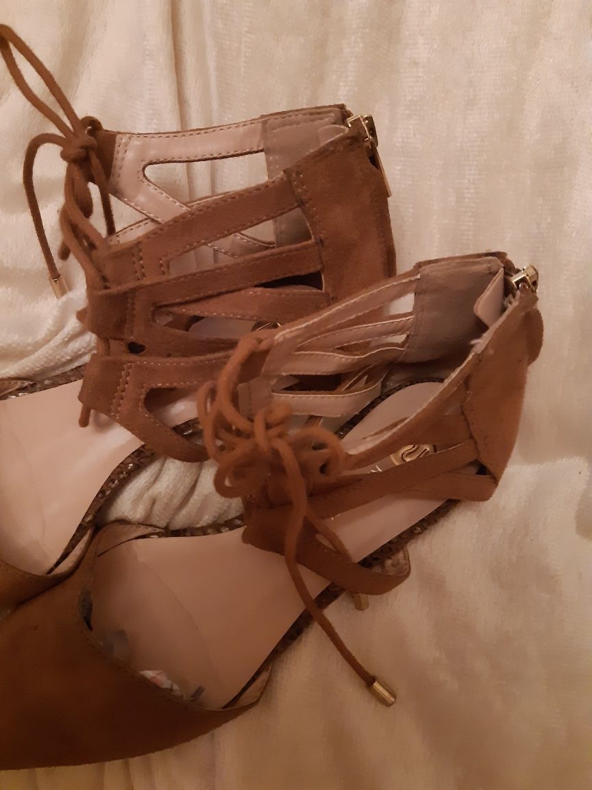 Wyprzedaż RIVER Island  zamszowe roz.37