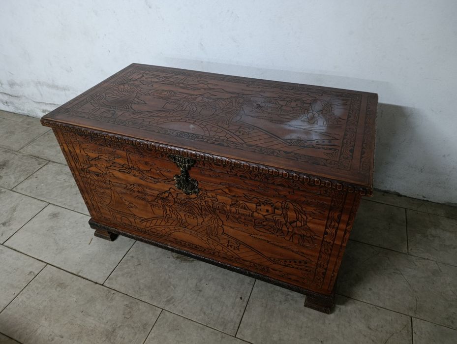 Arca em madeira para arrumação