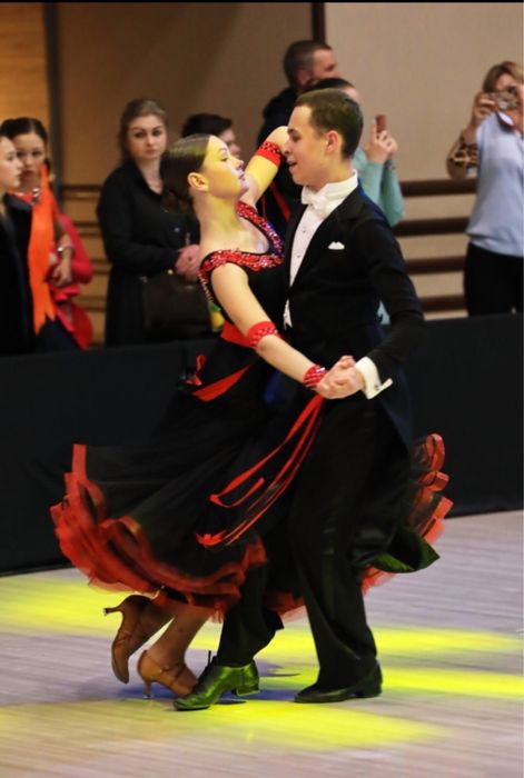 Прокат стандартної сукні для танців