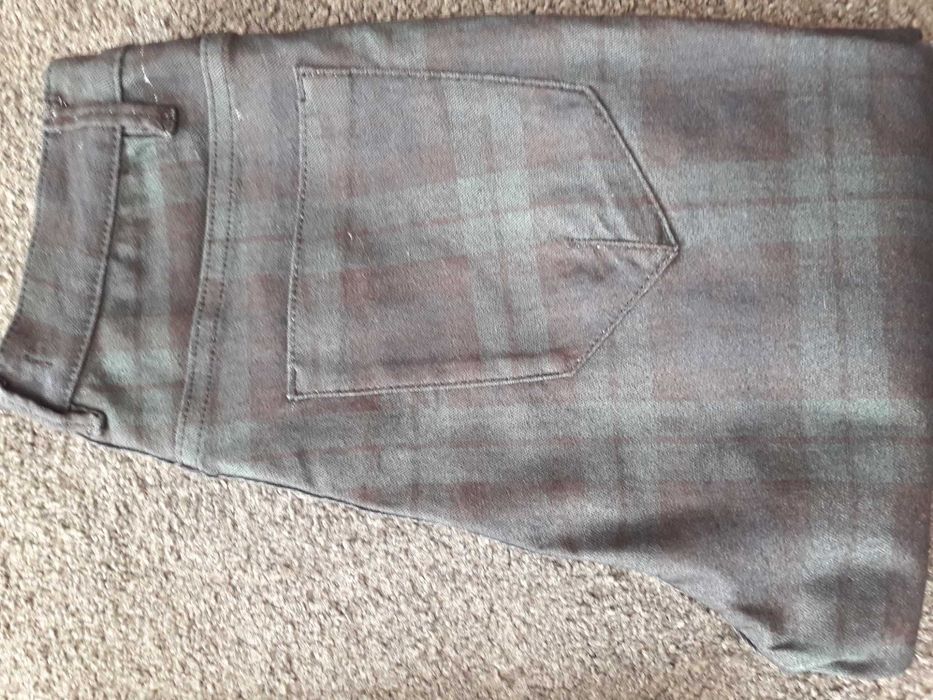 Spodnie chłopięce rozm 29 i 30 firmy Zara.