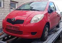 Na części Toyota Yaris II 1.0B 3D lak 3P0 silnik 1KR-Y52 skrzynia C551