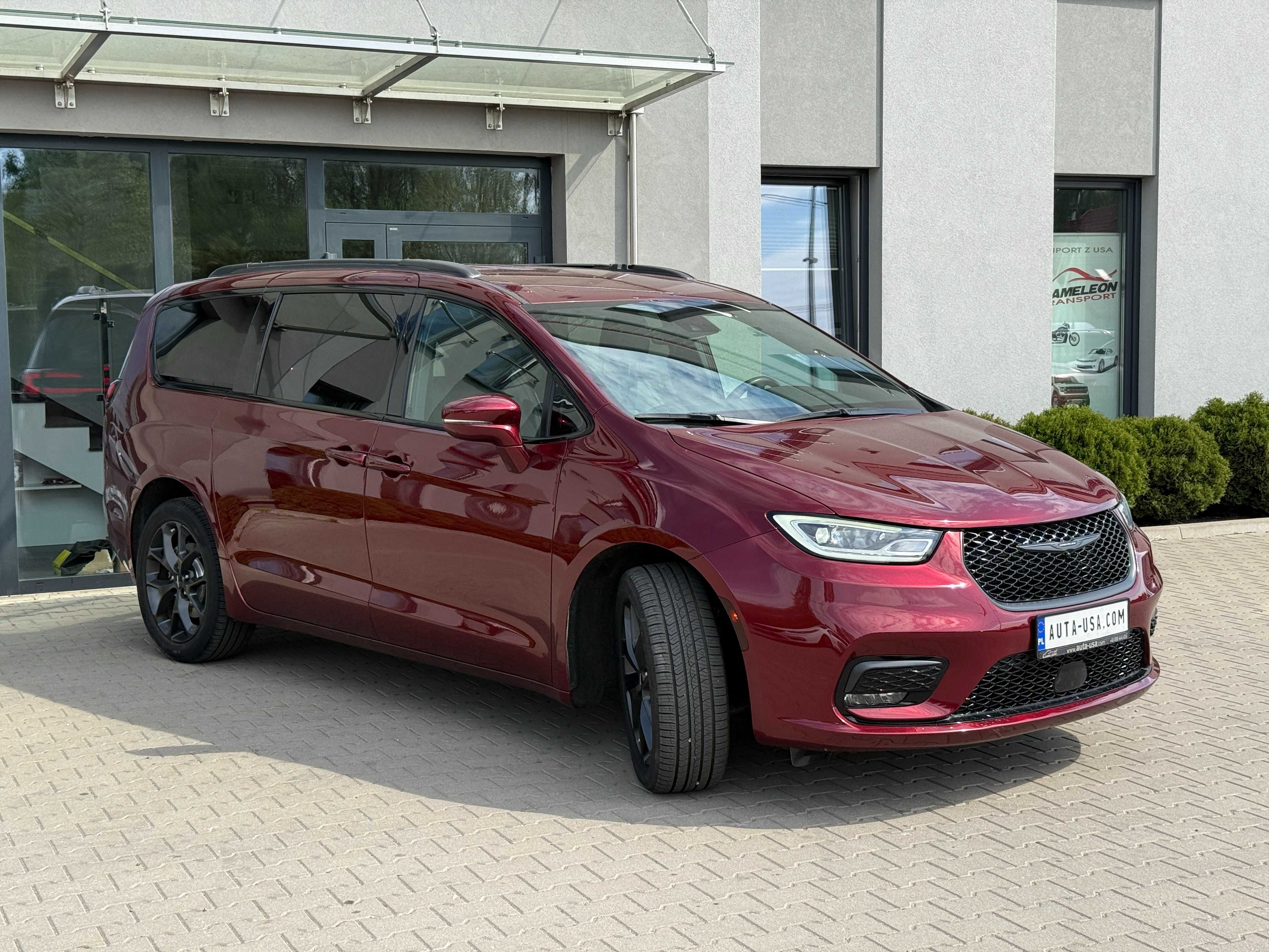 Wynajem Chrysler Pacifica S z gazem 4x4 BUS minivan 7 osobowy