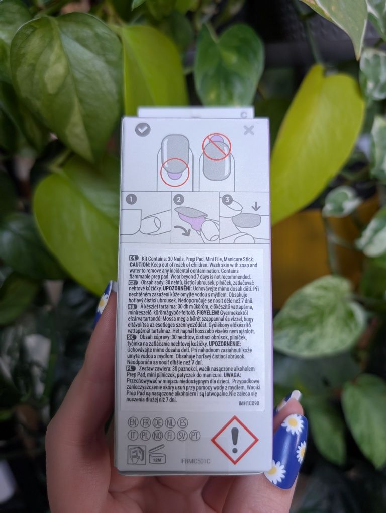 Sztuczne paznokcie, tipsy na naklejki