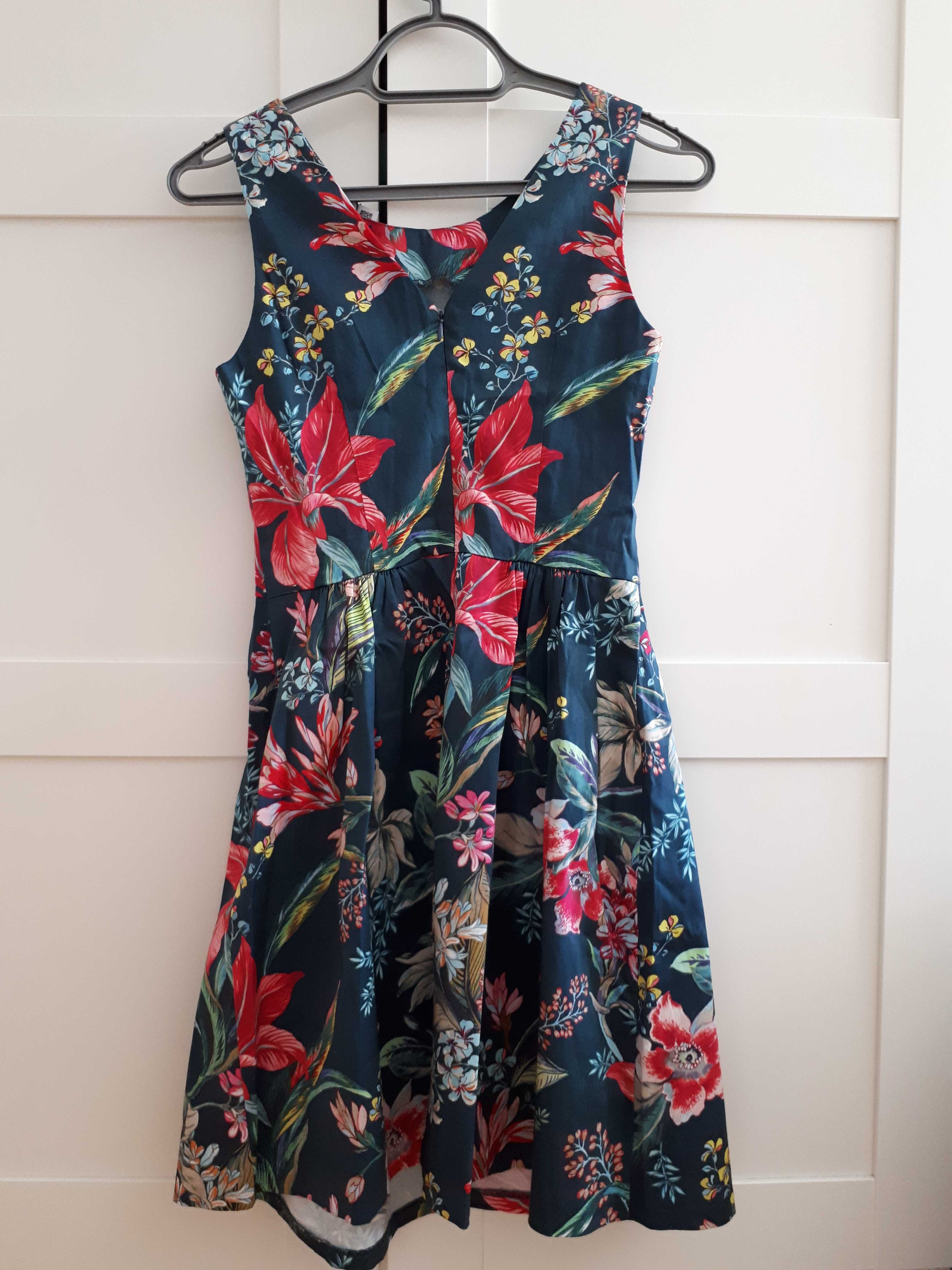 Bawełniana nowa sukienka Reserved w kwiaty z wycięciem na plecach, XS