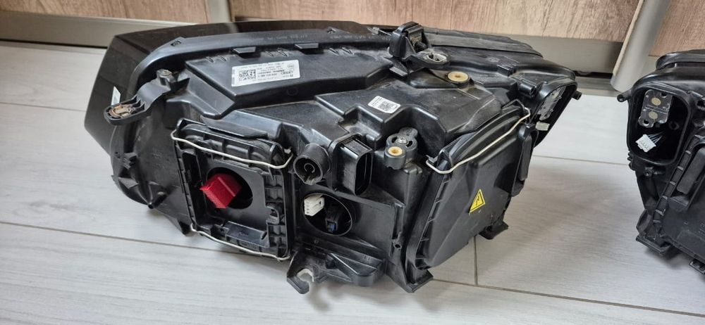 Фари Audi Q5 8R0941006C  8R0941005C  Valeo фара ліва права Ауді