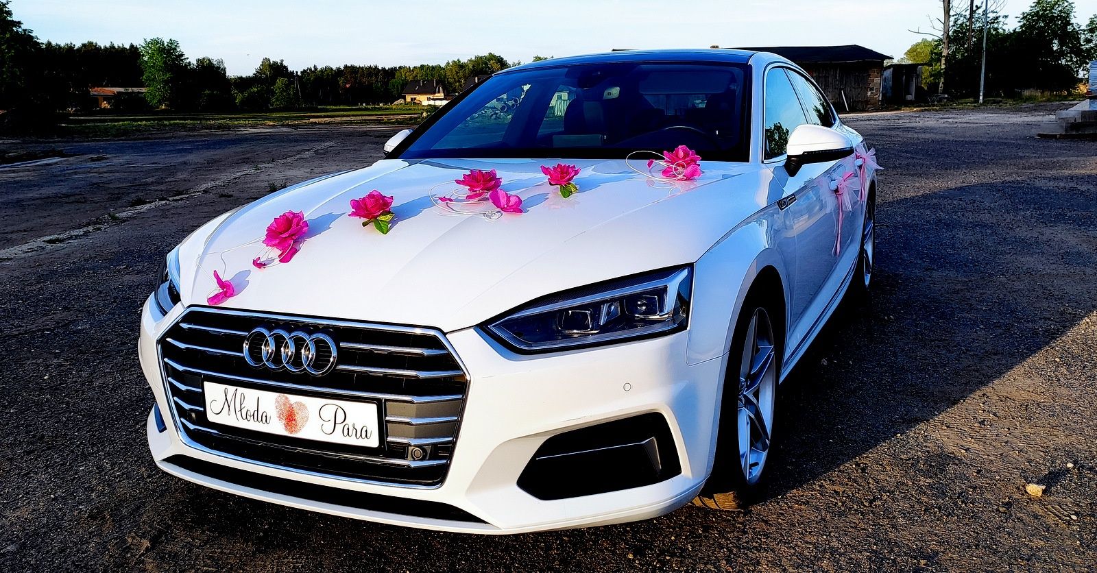 Samochód do ślubu / wesela młodej pary piękne białe audi A5 Sportback