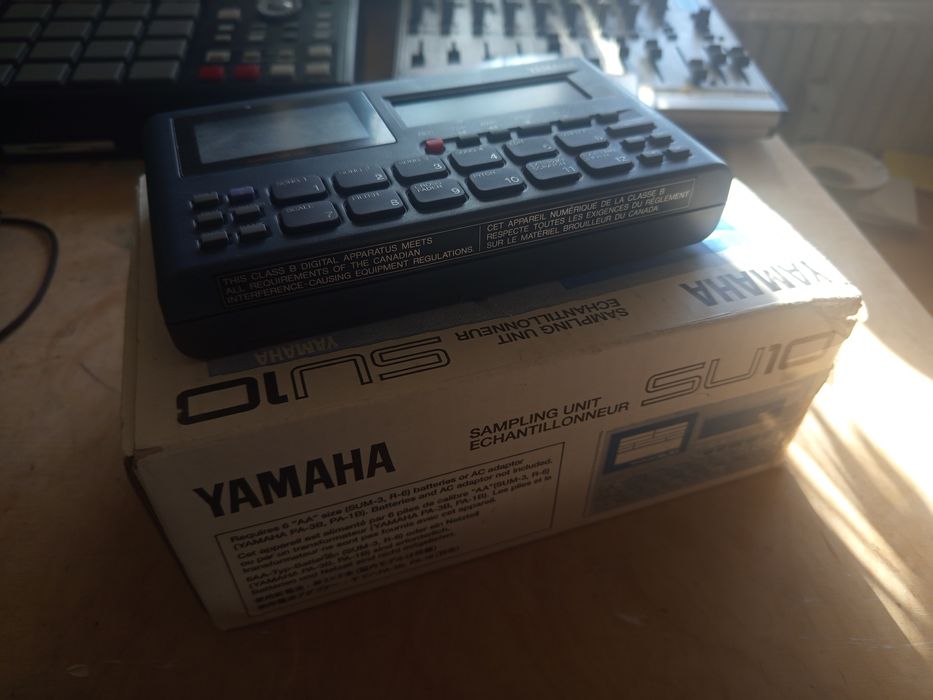 Yamaha su-10 lofi sampler 16bit + sample cd