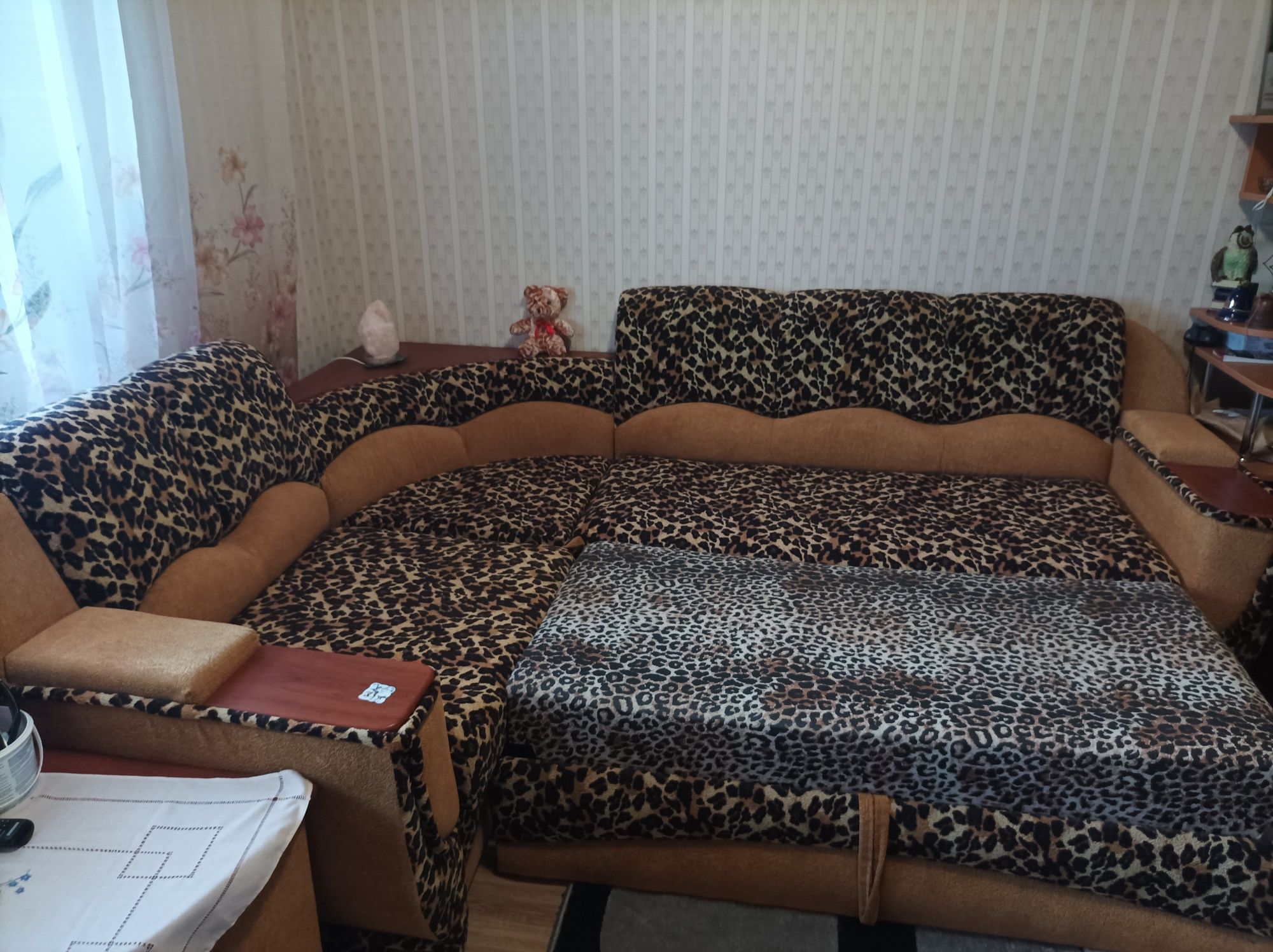 Кутовий диван в хорошому стані