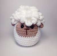 Maskotka ręcznie robiona owieczka na szydełku