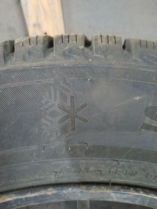 Продам зимову резину 215х65хR16