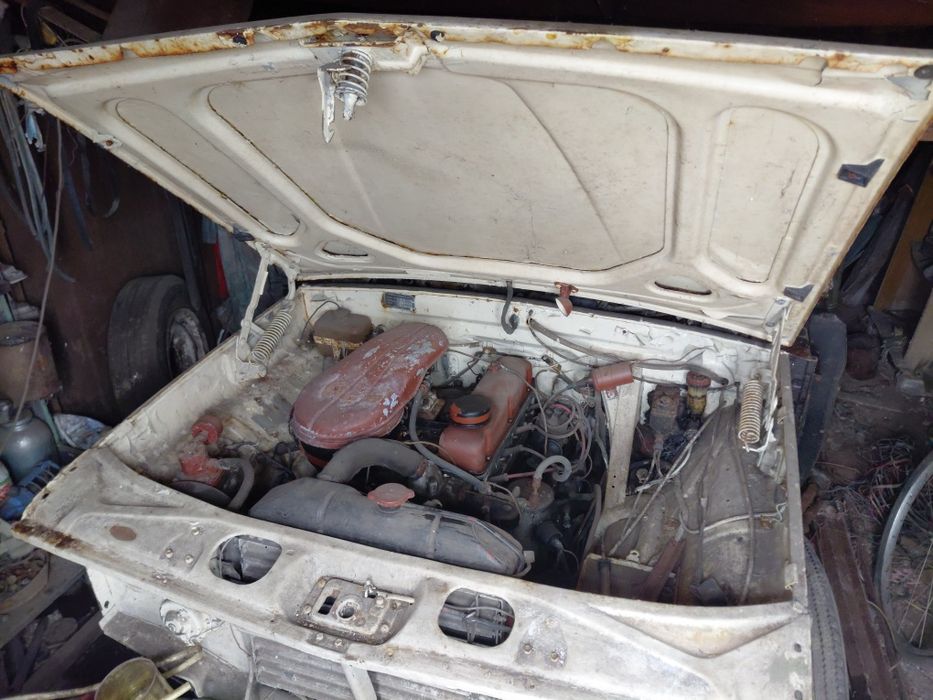 Автомобіль Волга Газ 24 (під відновлення)