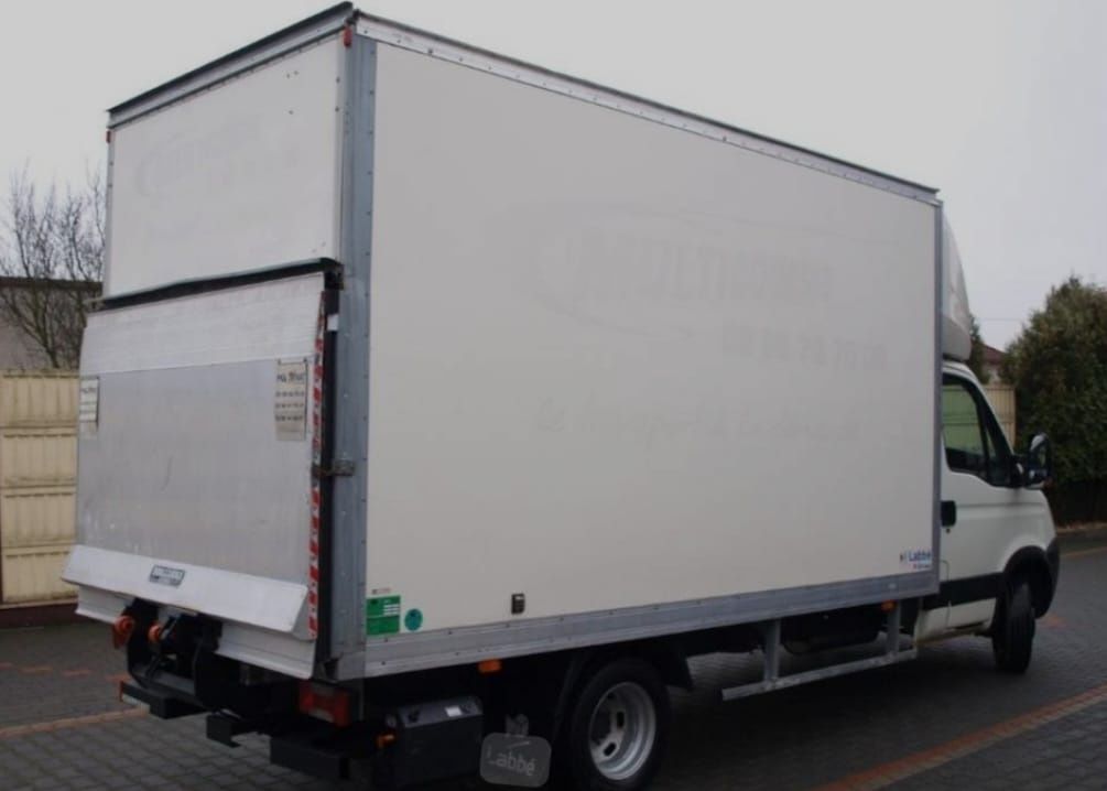 Transport Przeprowadzki utylizacja Mebl Auto z Windą Auto z Windą i