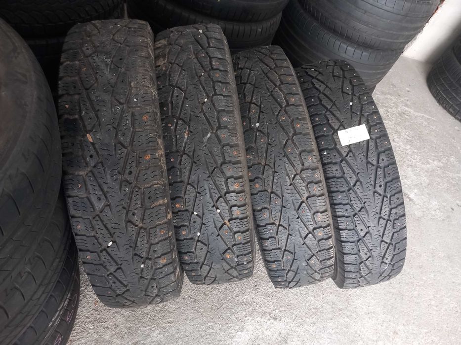 4 Pneus 235/85R16 Nokian 4x4 seminovos