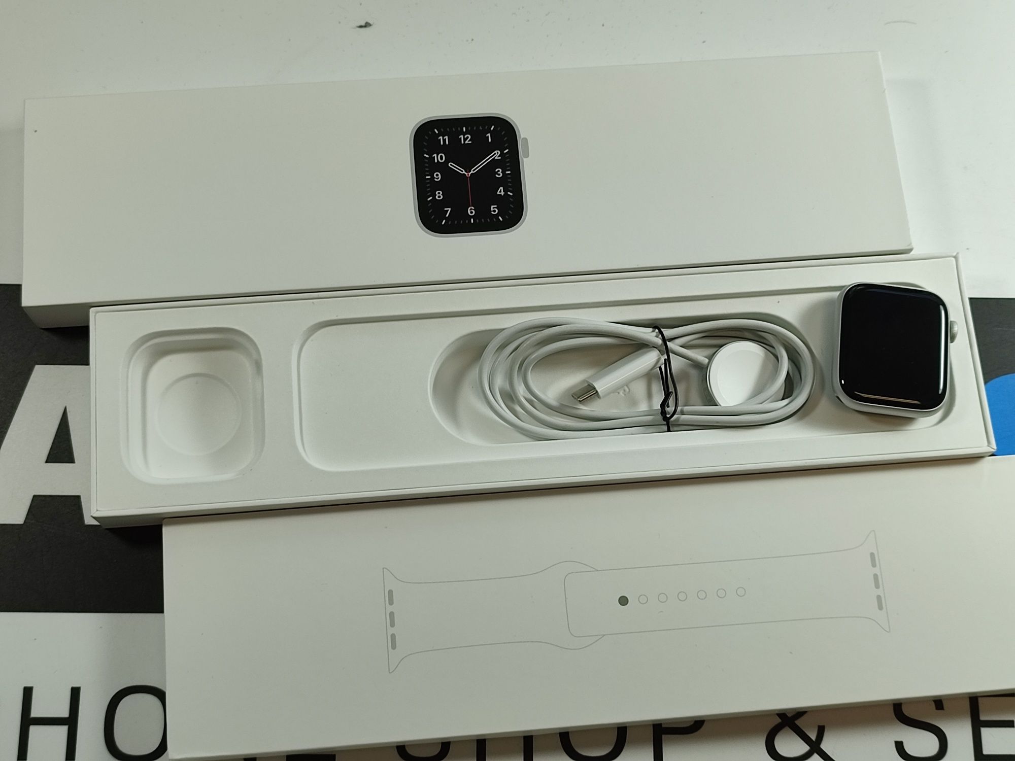 Sklep zadbany Apple Watch SE 44mm Silver aluminium LTE